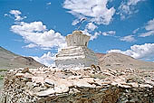 Ladakh - Chorten and cairn of graved stones close to Tso Kar